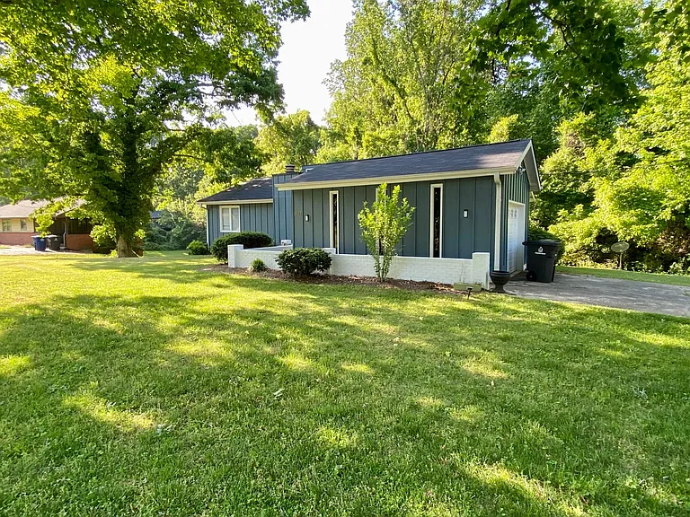 3827 Cavalier Dr — Photo 3