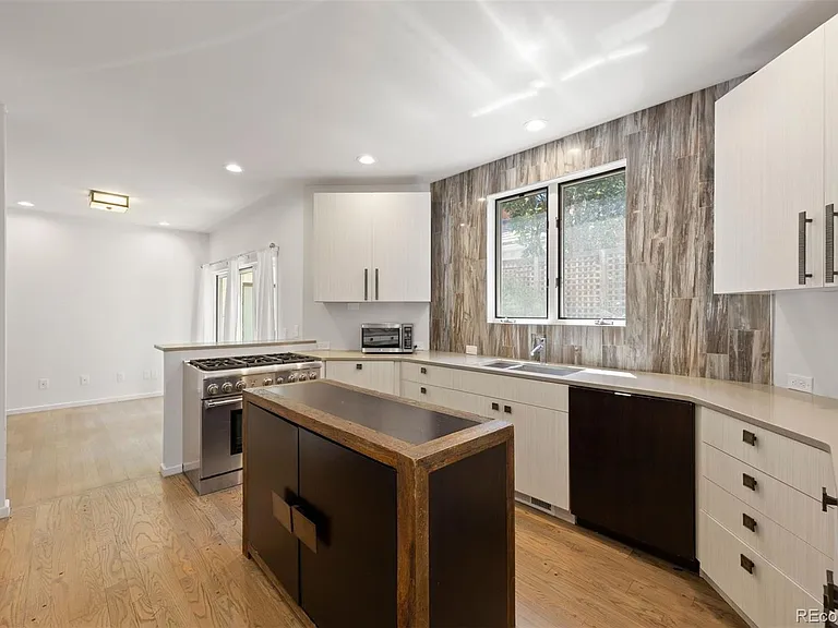 290 Madison St — Photo 11