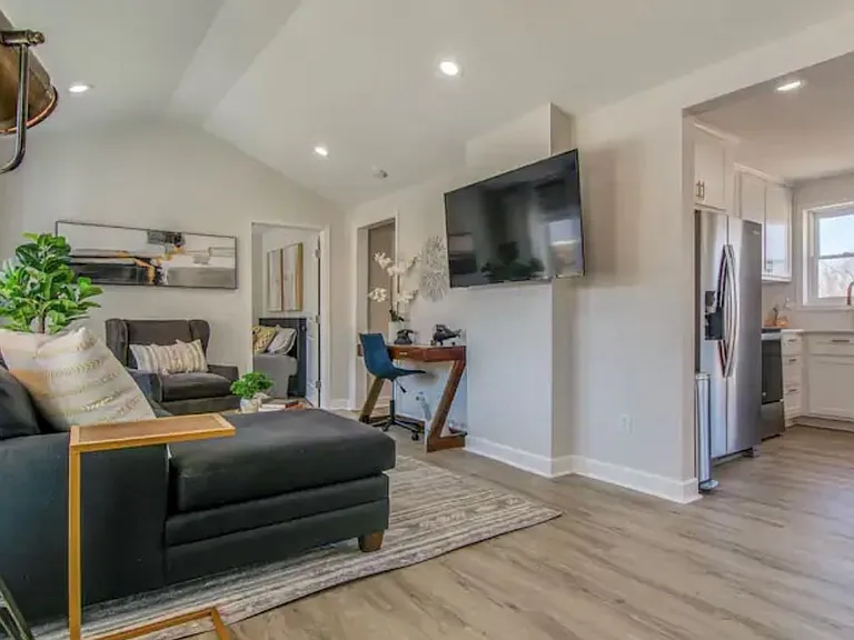 2117 Gladstone Ave — Photo 11