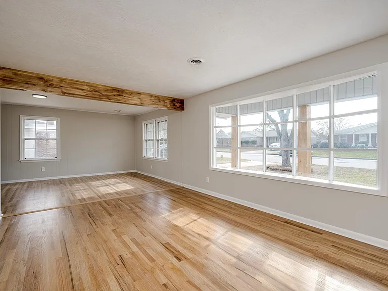 254 Hinman Dr — Photo 6
