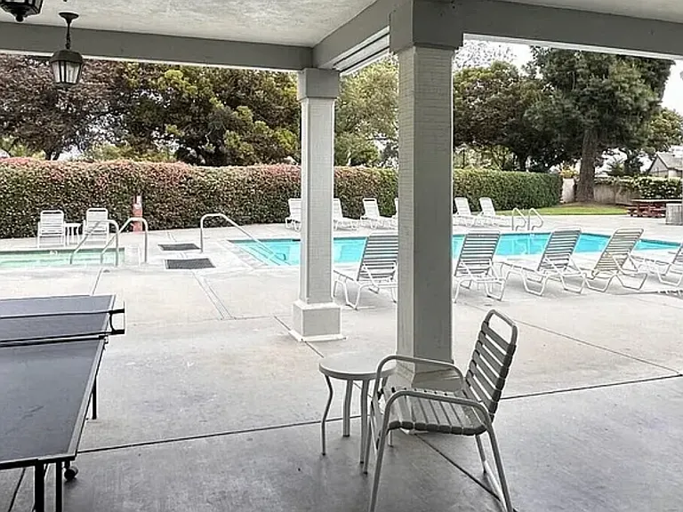 504 Washington Cir — Photo 4