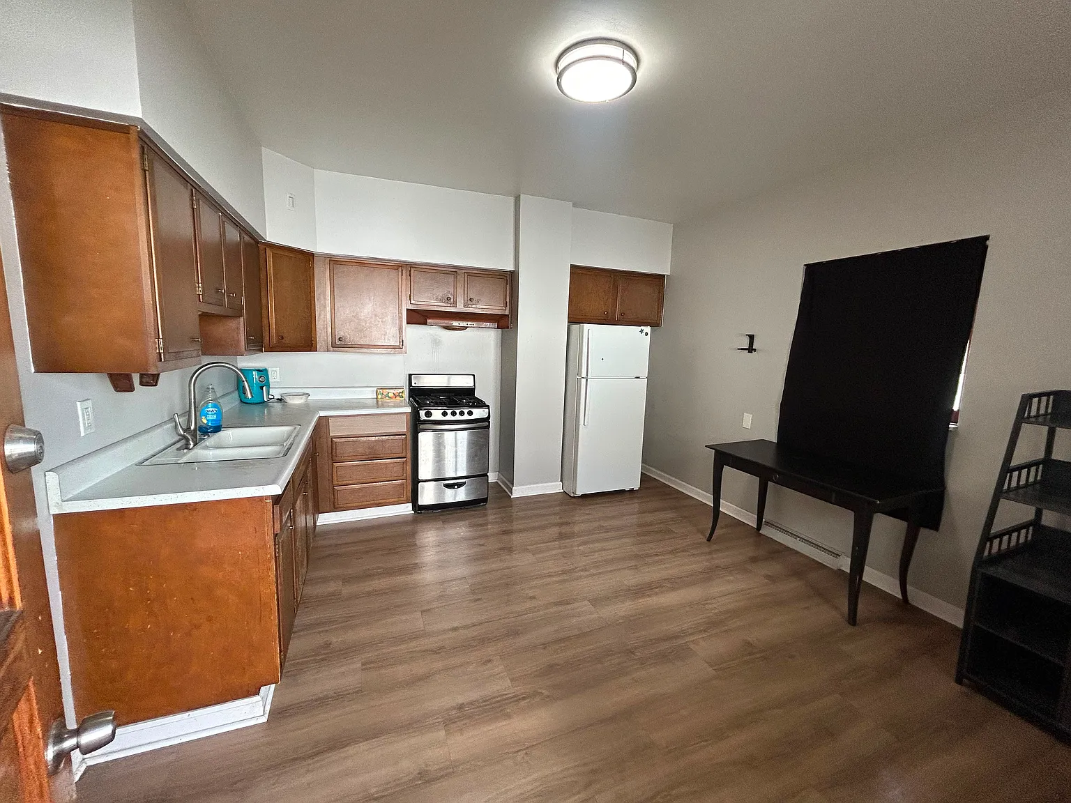 1 bed, 500 sqft, $1,090 — Photo 3