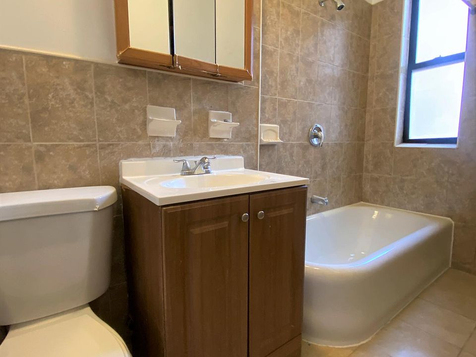 2nd image of 2917 Grand Concourse