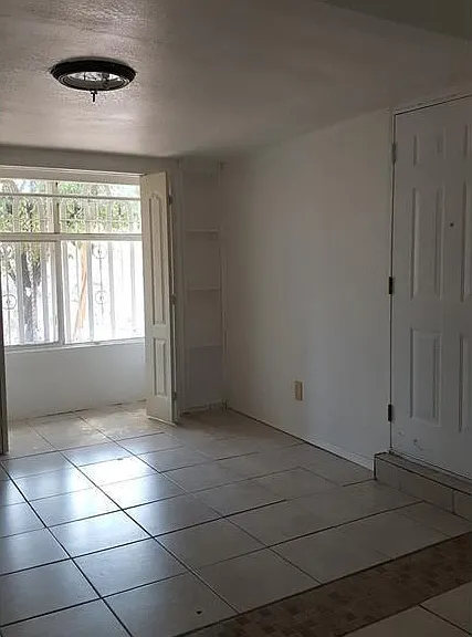 1884 Lyman Dutton Cir — Photo 3