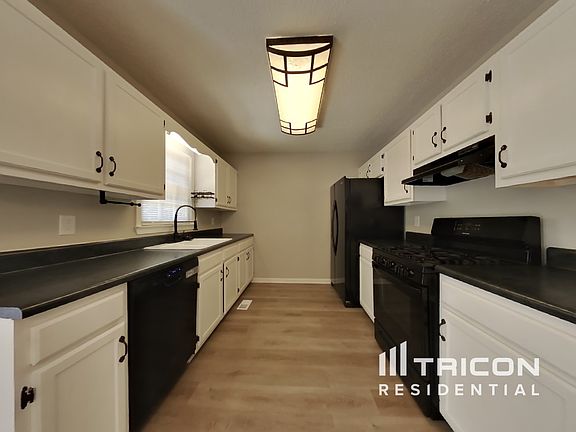 5th image of 579 Stratford Dr