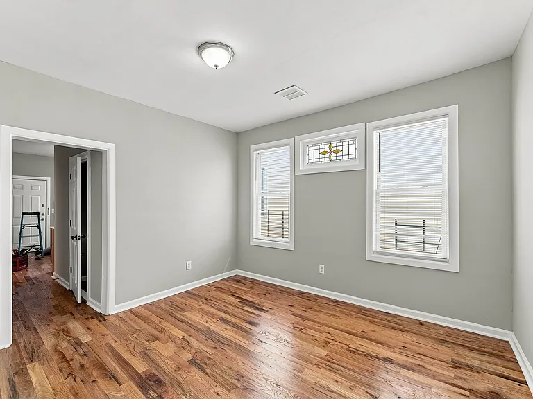 422 Woodside Ave #3 — Photo 3