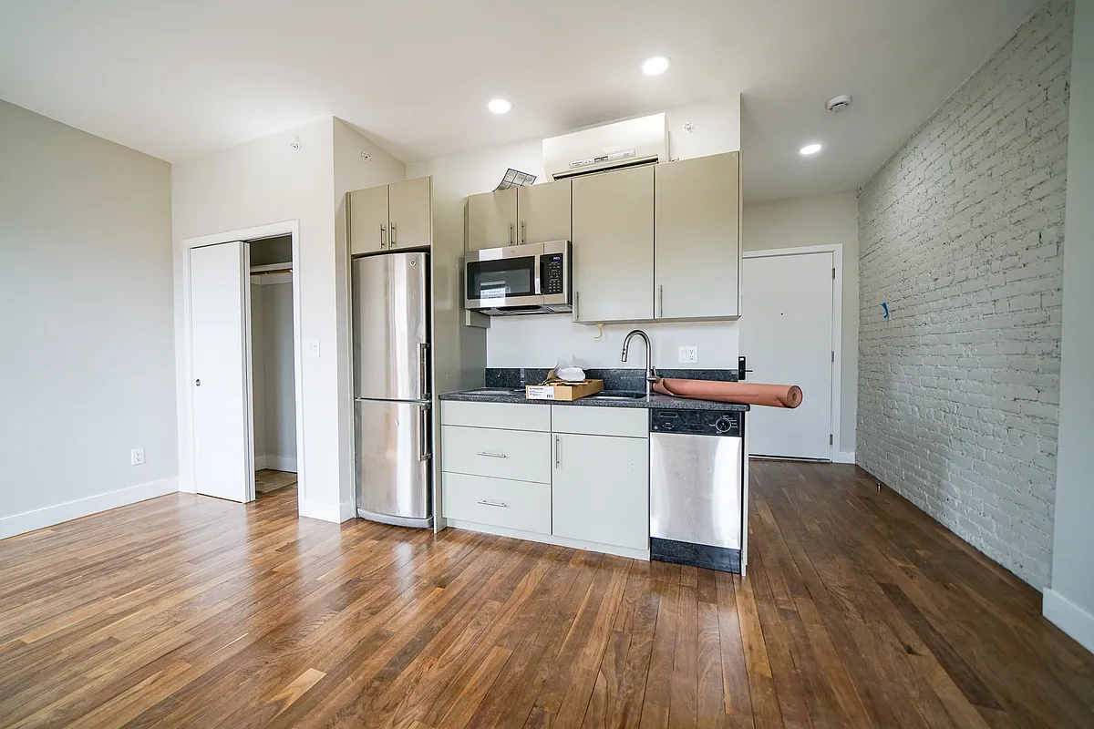 Building Photo - 10 Blackwood St #330