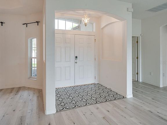 3rd image of 3402 Misty Ln