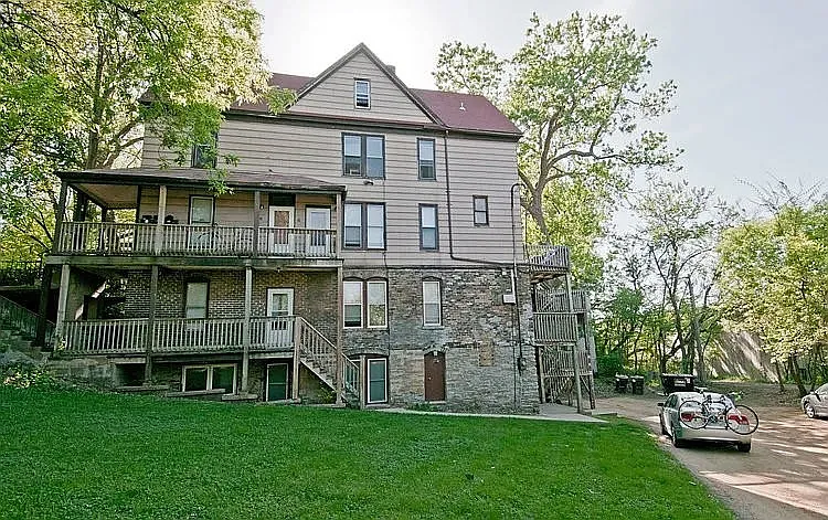 Kenwood — Photo 2