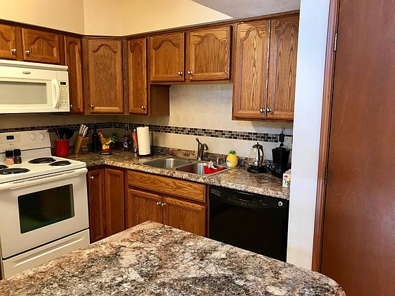 New Quality Cabinets & Upgraded Countertops