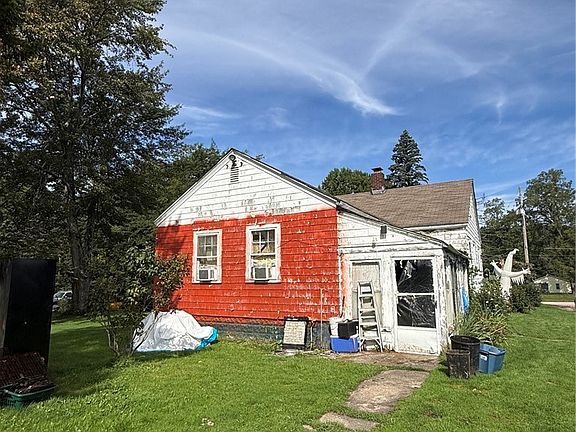 5th image of 928 Mineral Springs Rd