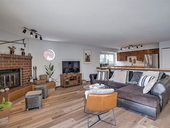 5th image of 716 Lagoon Drive UNIT B
