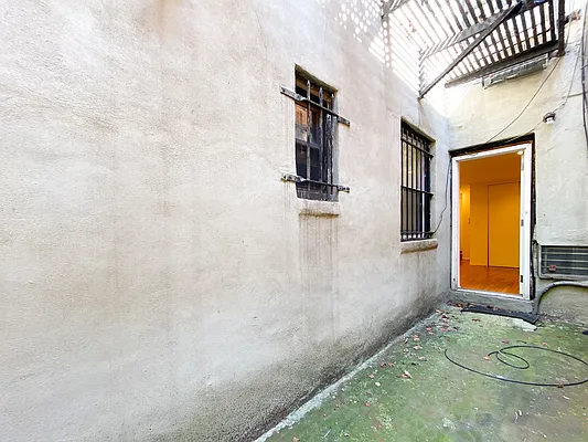 Rented by Compass | media 21