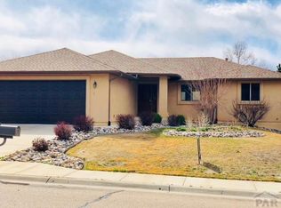 9 Ironbridge Ln, Pueblo, CO 81001