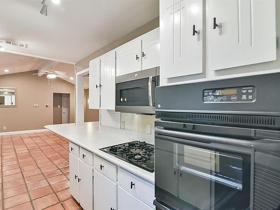 4th image of 1305 Carla Ave
