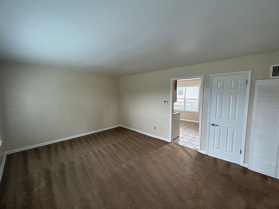1st image of 1202-08 E Columbia St #1208