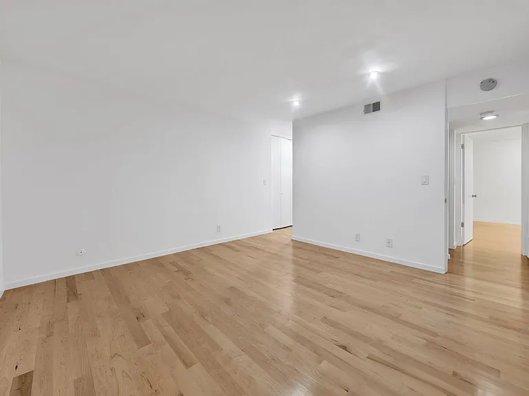 1147 N Clark St #206 — Photo 32