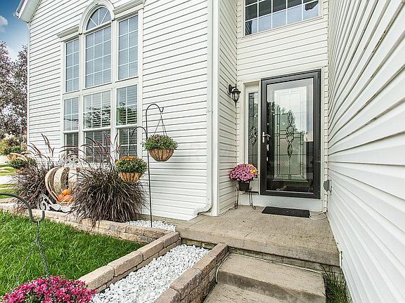 3rd image of 174 Hillbrook Dr