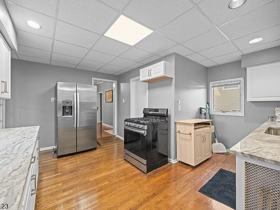5th image of 34 Milton Ave