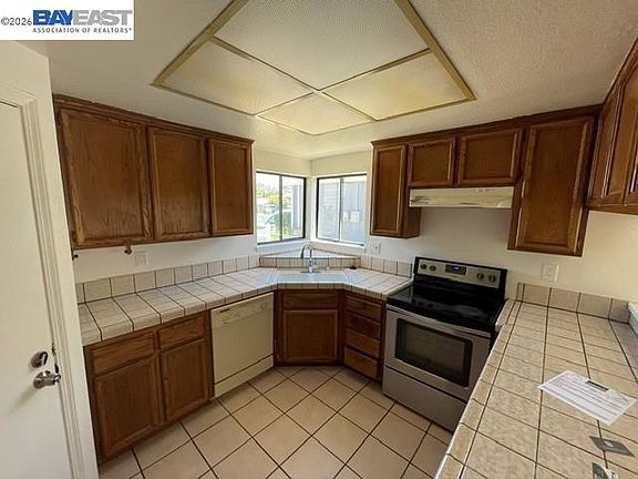 3rd image of 29391 Taylor Ave