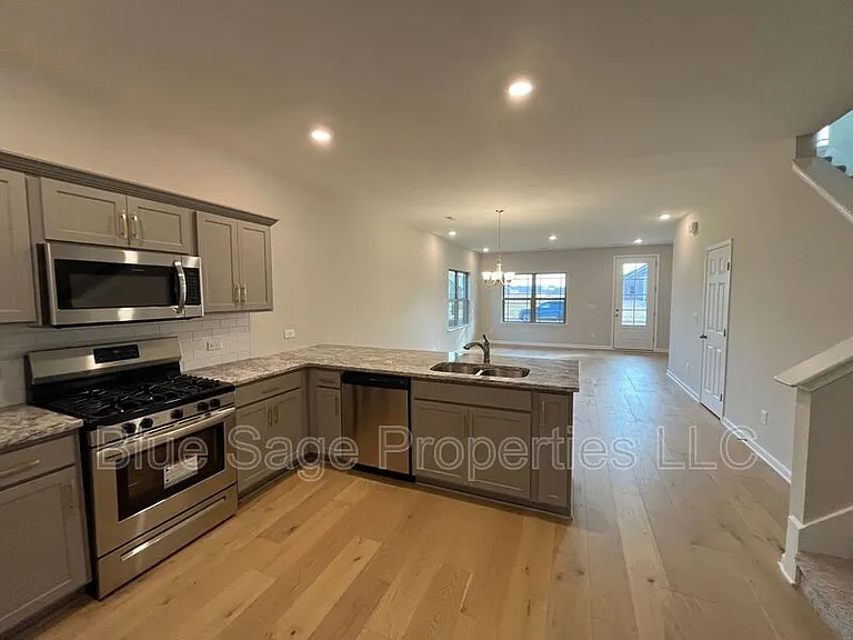 16423 Demi Dr — Photo 10