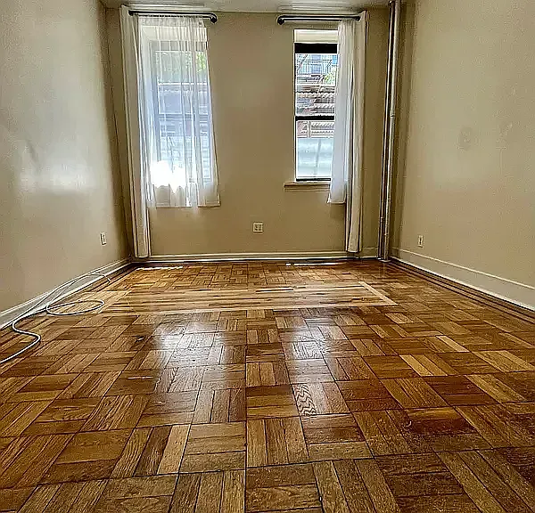 2111 Beekman Pl #1I — Photo 10