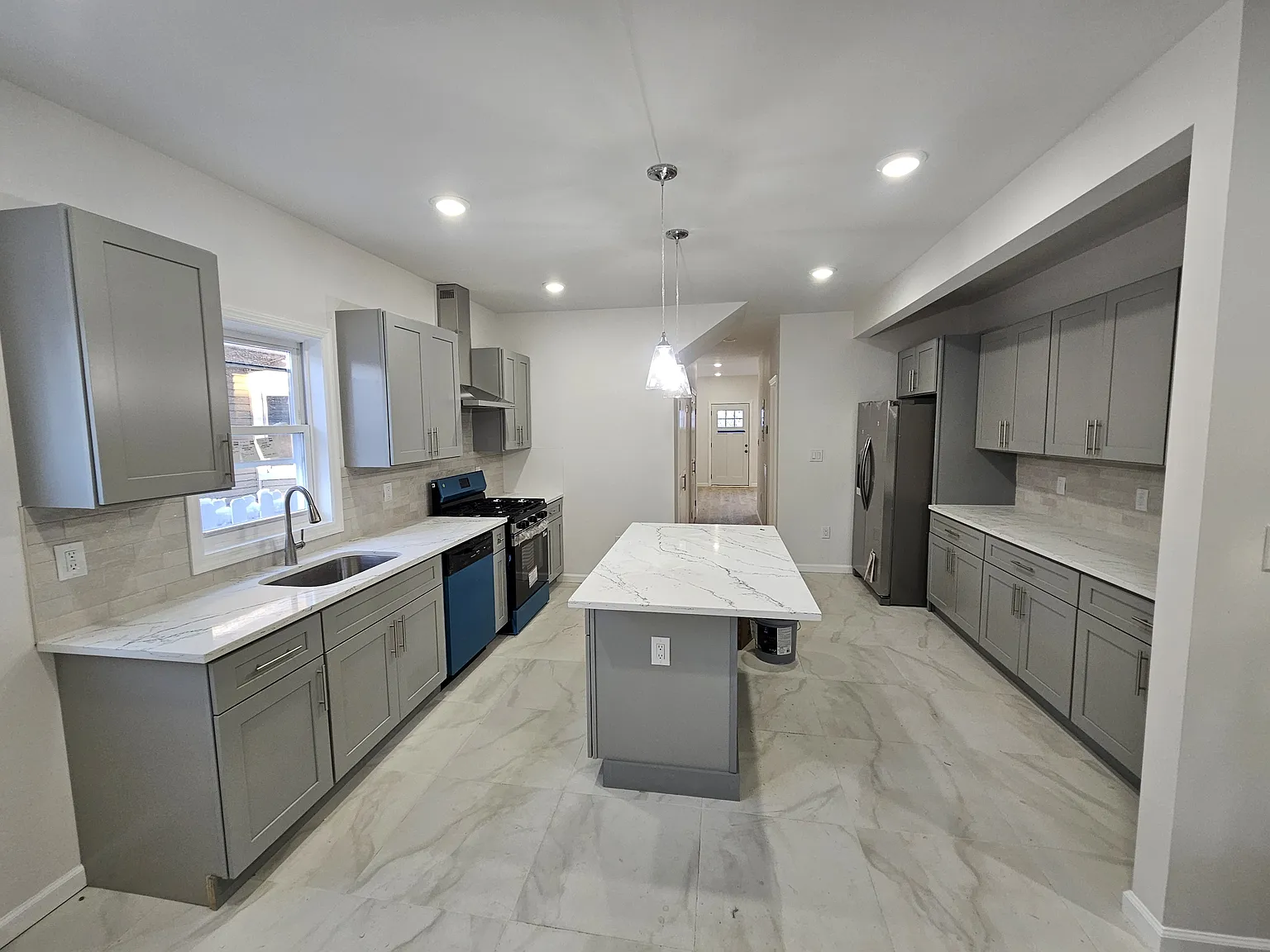 4 bed, 1400 sqft, $3,350 — Photo 2