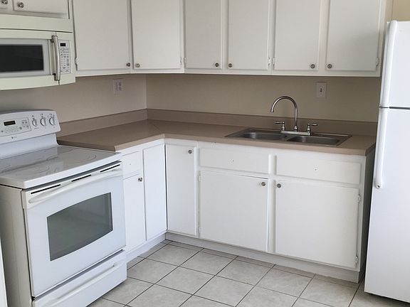 4th image of 6623 Kraft Ave