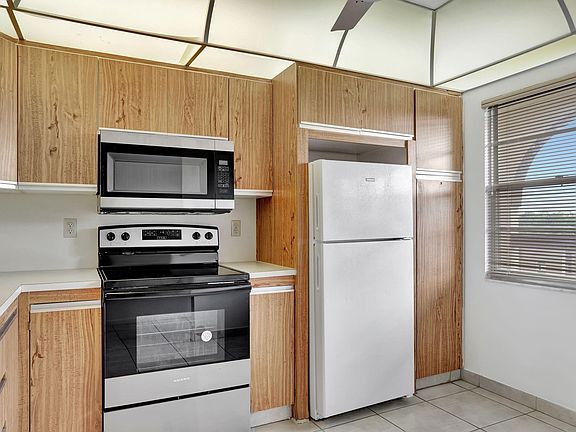 2nd image of 3201 Portofino Point #H4