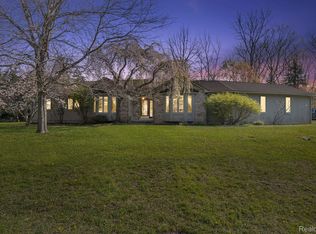 2901 Birchena Cres, West Bloomfield, MI