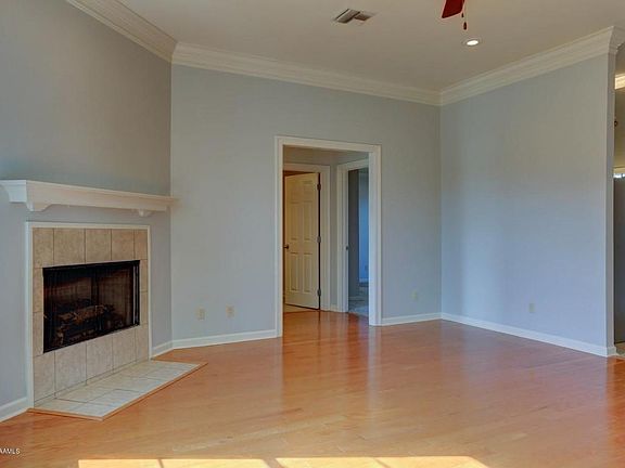 4th image of 213 Oak Hill Ln