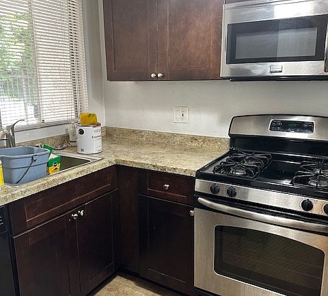 3rd image of 5261 Satsuma Ave #1