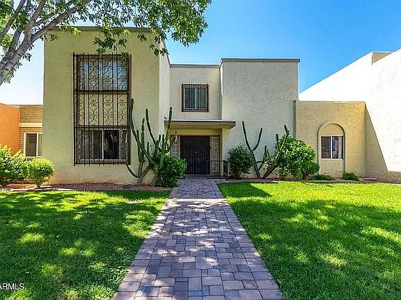 Front view. Cul de sac street. HOA maintained front yard.