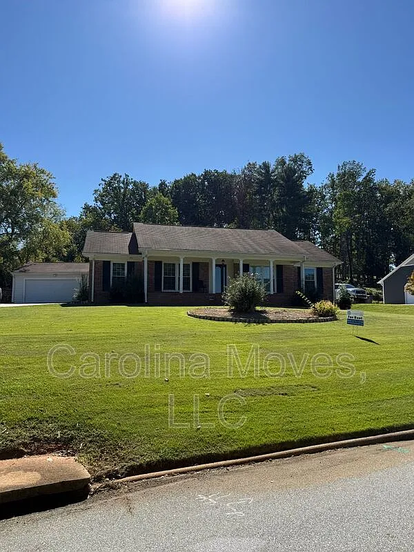 4 bed, 3.0 bath, 2200 sqft, $2,495 — Photo 1