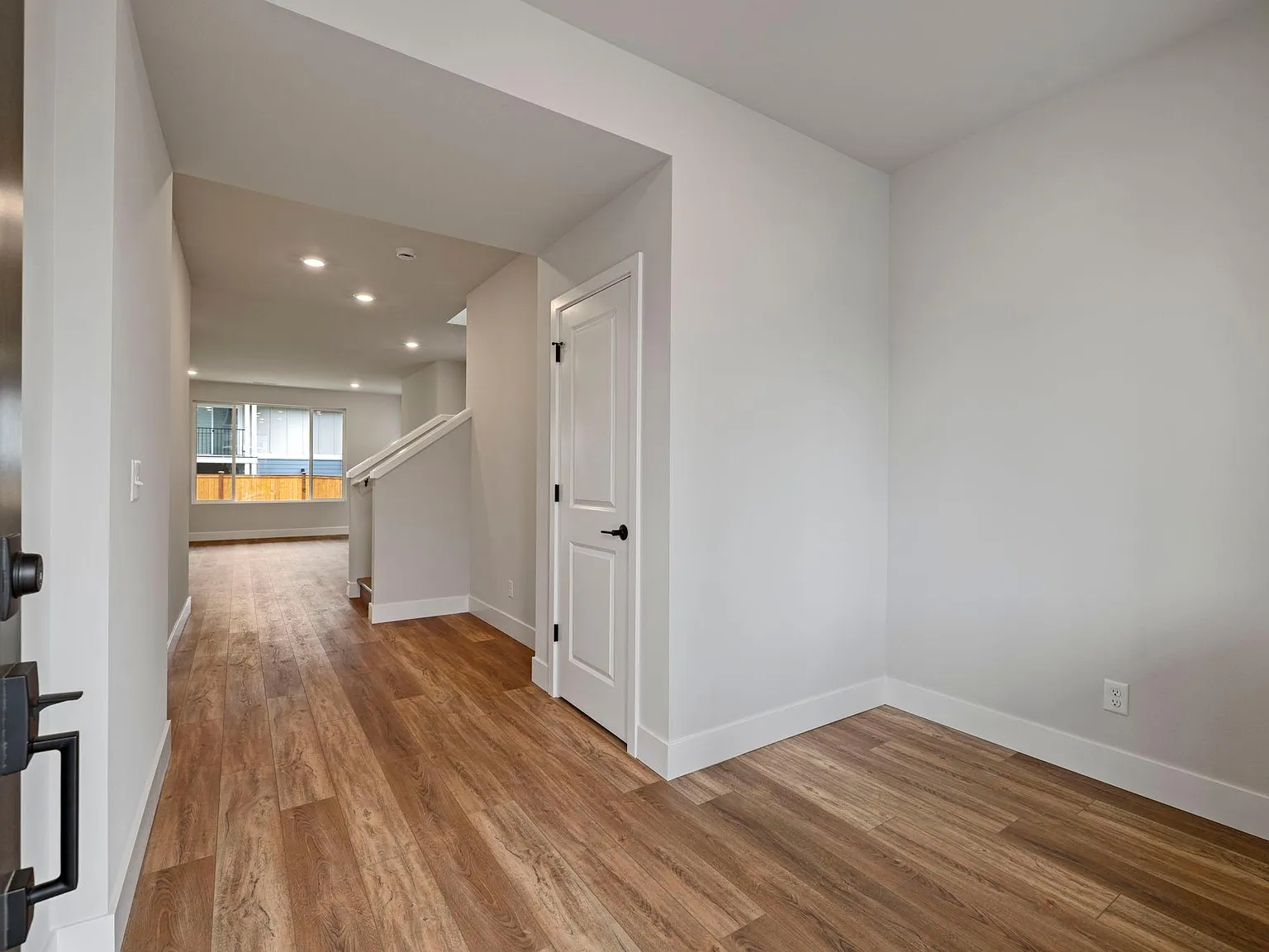 3 bed, 2.5 bath, 2508 sqft, $3,045 — Photo 2
