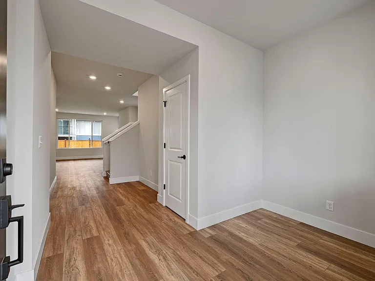 5388 Century Pl NE — Photo 2