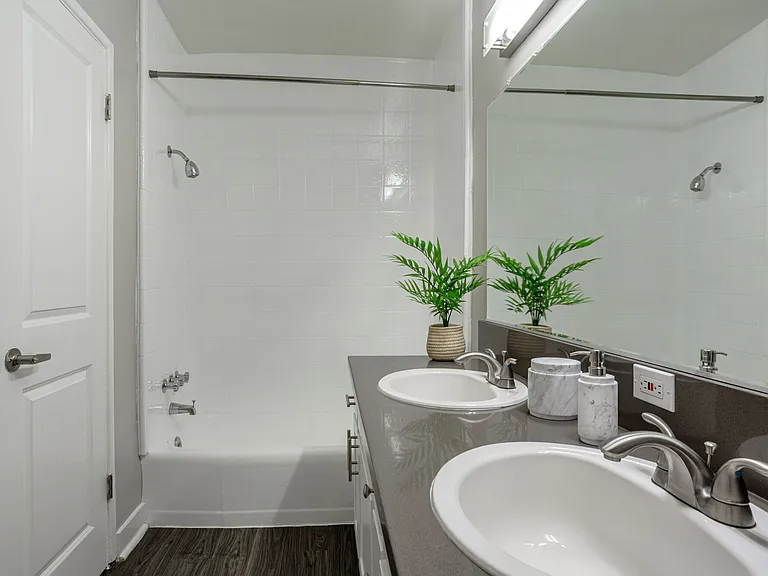 415 Gayley Ave — Photo 13