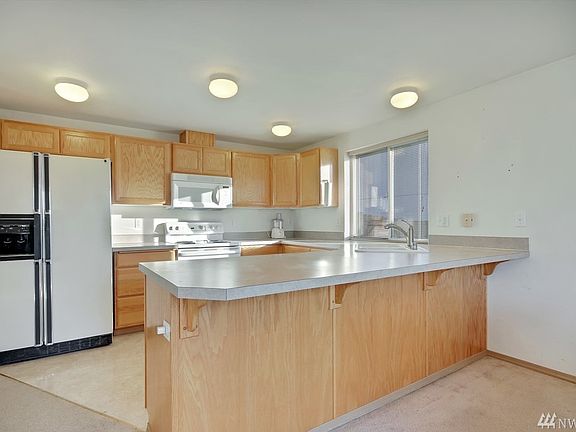 2nd image of 123 E 92nd St