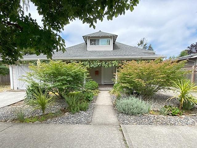 Welcome to 6617 SE 81st!
