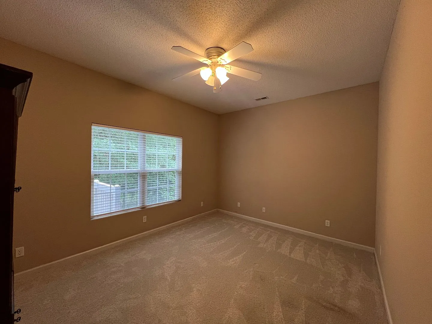 Beautifully maintained home — Photo 3