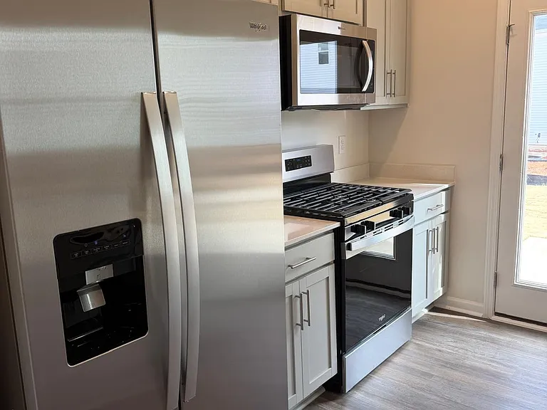 127 Starlight St — Photo 4
