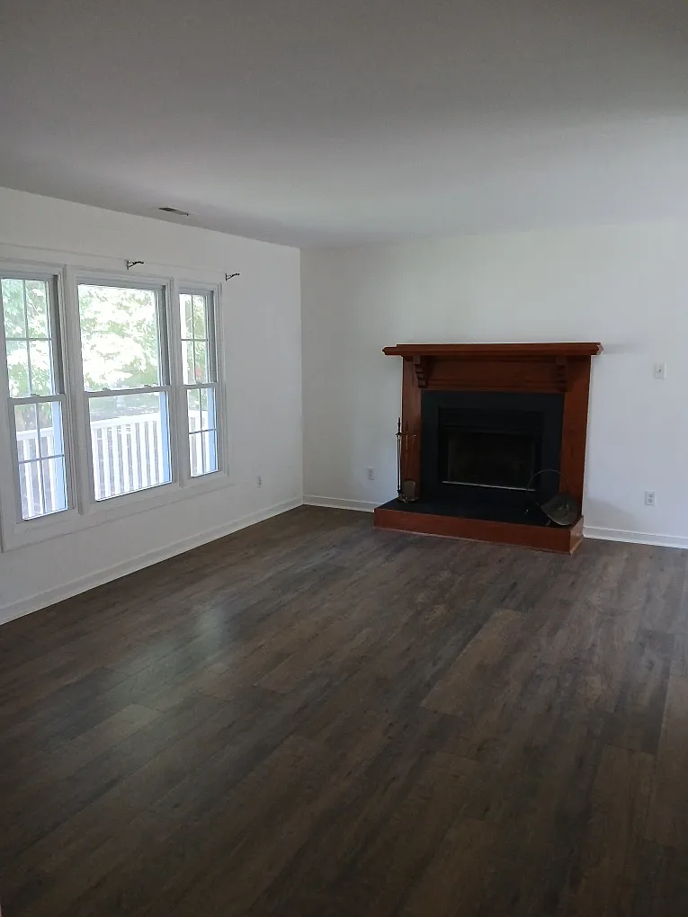 3 bed, 1156 sqft, $2,200 — Photo 2