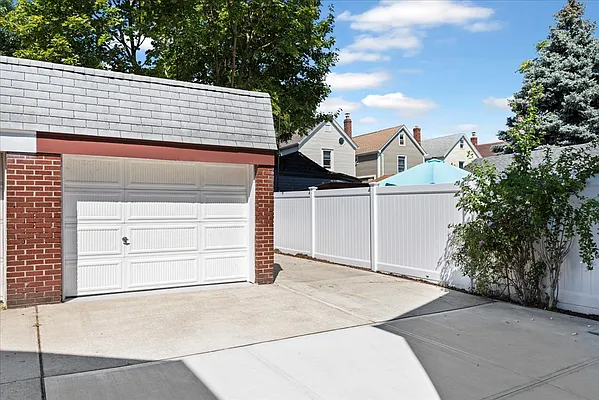 Sold by Trusted Property Advisors Corp | media 24