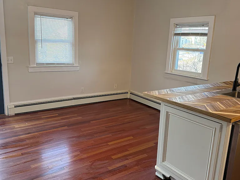 1 Tryon Ave — Photo 10