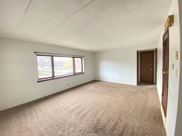 1300 S 13th St #4, Lincoln, NE 68502