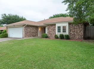 309 Grand Meadow Dr, Fort Worth, TX 76108