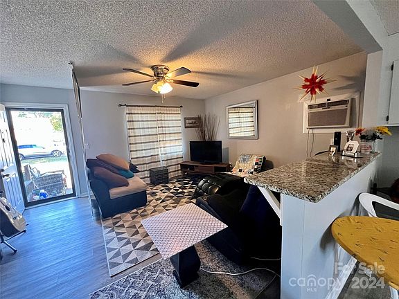 2nd image of 123 Oakwood Ave