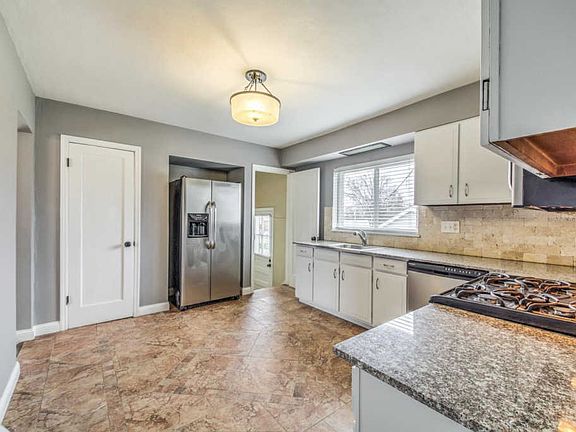 5th image of 9912 Huntingdon Ln