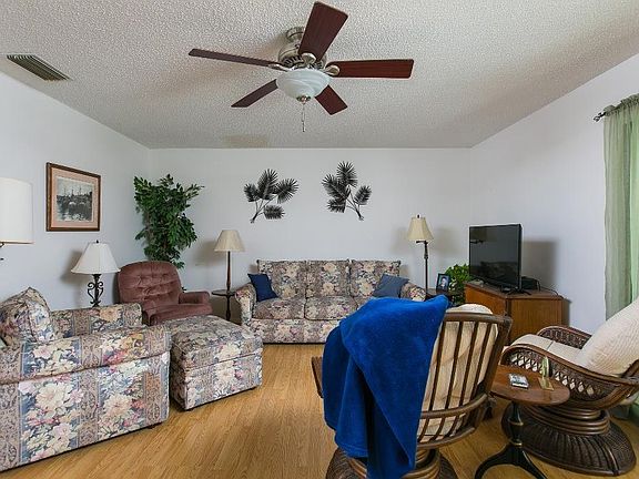 4th image of 1549 Eastlake Ln #11