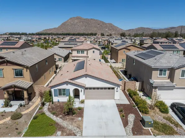 30800 Acappella Dr, Winchester, CA 92596